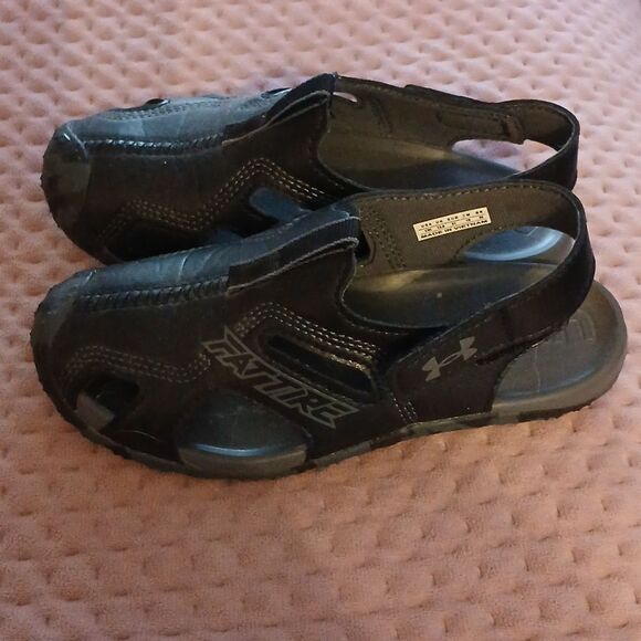 Under Armour  - Picture 2 of 5